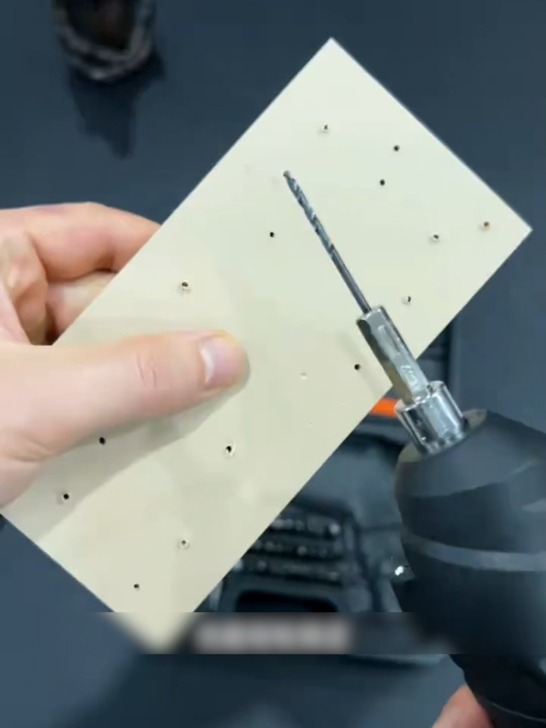 Mini ParafusadeiraFuradeira Doméstica Recarregável.