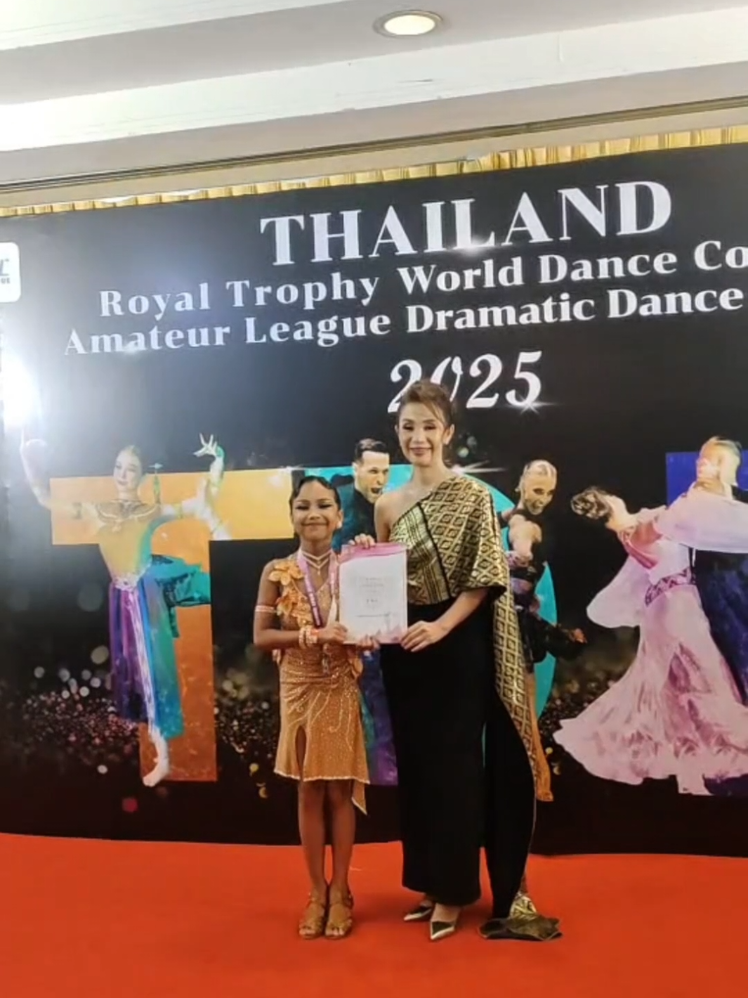 แข่งที่ไทยแลนด์ เสียงก็จะแรงนิสนึง #latindance #sportdance #ลีลาศ #dance #goldmedal 