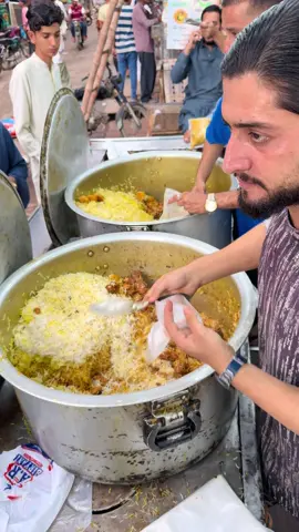 Al Rehman Biryani Center | Most Viral Biryani Selling Boy 👦 | Nonstop Chicken Biryani Kharadar #streetfood #alrehmanbiryani #tiktok #viralvideo #qkfooddiaries 