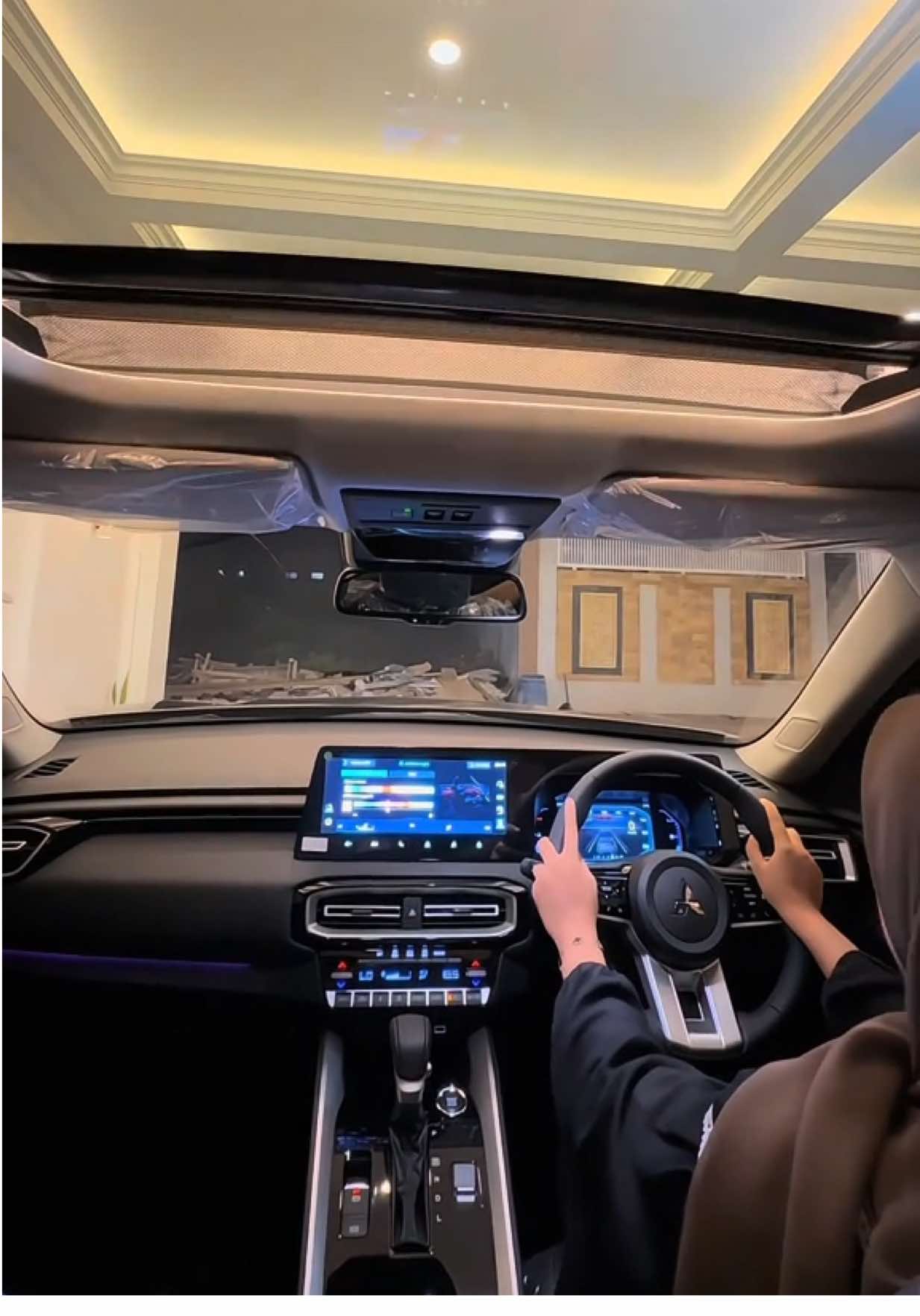 Masyaallah tabarakallah 🥹 sekali lihat langsung kepincut pilih ini🤭 semoga temen temen yang nonton juga bisa beli mobil impian 🫶🏻❤️.  #destinatorultimate #ultimate #unboxing #mitsubishi #mitsubishidestinator 