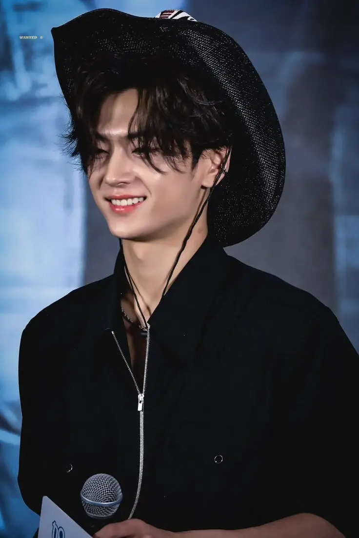 Take your time to look at these random photos of Jay of Enhypen to ease your pain today.  Stay safe! #jay #jayedits #enhypen #engene #kpop 