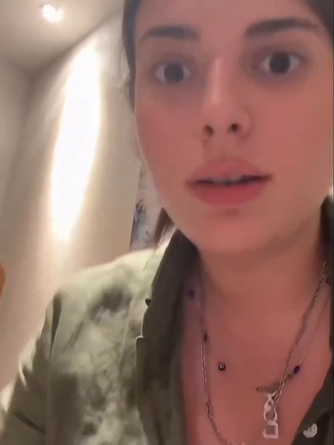 💥Derin Talu, genç yaştaki kızların sahte zenginlik görüntüsü vermek için uğraşmalarını eleştirdi: 💬'Bazı şeyler tabii ki ucuz duruyor ama bundan kaçmak için kendinizi daha da ucuz göstermeyin.' #derintalu #defnesamyeli #eleştiri #oldmoney #zenginlik #magazin