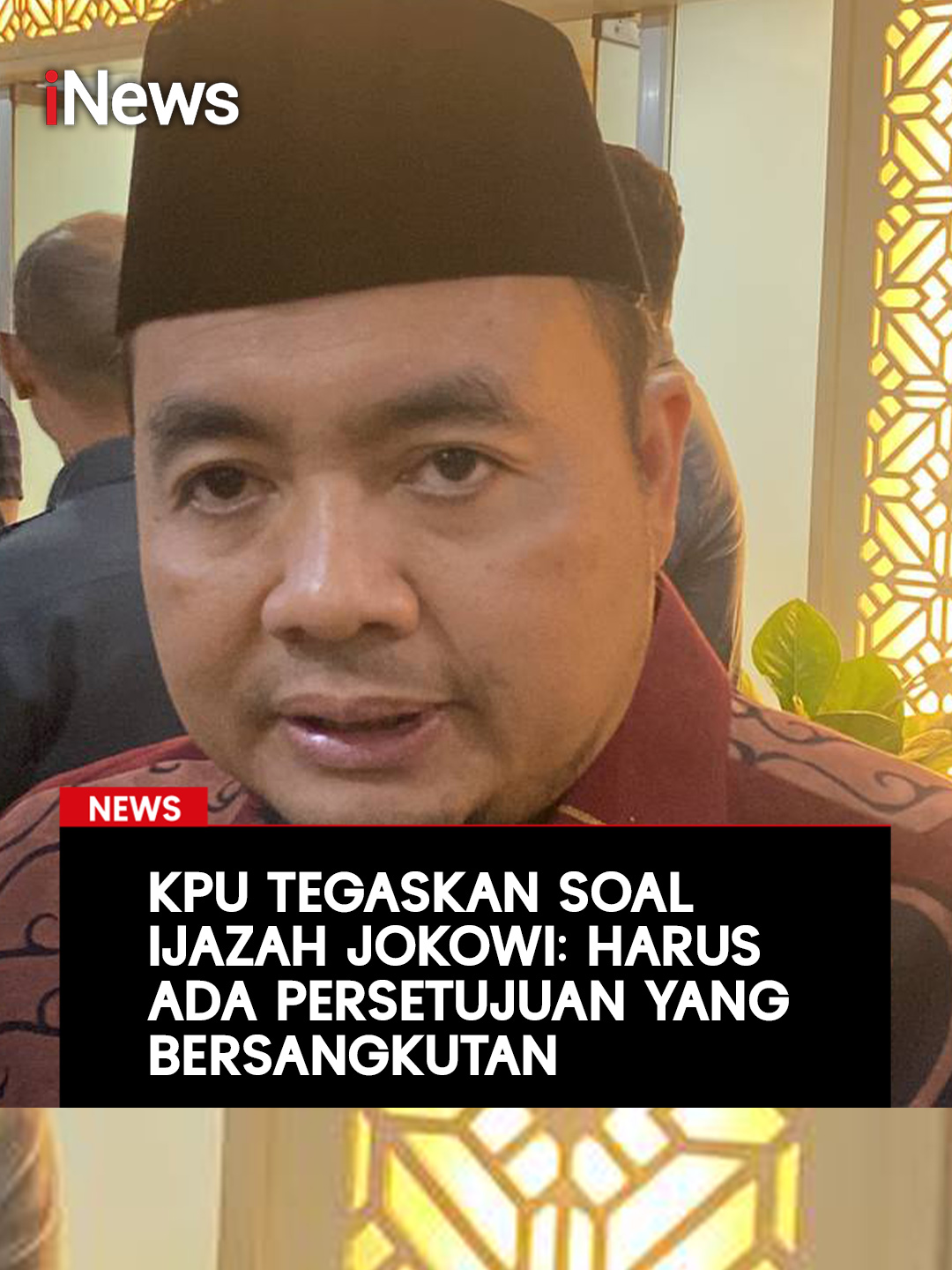 Komisi Pemilihan Umum (KPU) menepis kabar keputusan untuk merahasiakan data calon presiden dan calon wakil presiden (capres-cawapres) akibat isu ijazah palsu Presiden ke-7 RI Joko Widodo (Jokowi) dan Wakil Presiden (Wapres) Gibran Rakabuming Raka. Ketua KPU Mochammad Afifuddin menegaskan, Keputusan Nomor 731 Tahun 2025 tentang Penetapan Dokumen Persyaratan Calon Presiden (Capres) dan Wakil Presiden (Cawapres) sebagai Informasi Publik yang Dikecualikan KPU berlaku umum. Afifuddin menegaskan, keputusan itu dikeluarkan untuk memedomani Pasal 17 huruf G dan huruf Undang-Undang Nomor 14 tahun 2008 tentang Keterbukaan Informasi Publik. Baca selengkapnya hanya di https://www.inews.id/news #iNews #KPU #CapresCawapres #Jokowi #Ijazah