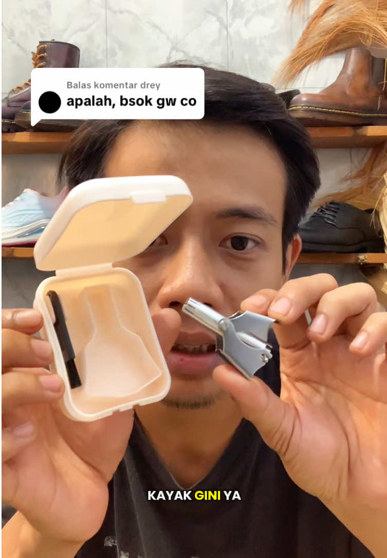 Membalas @drey Yang belum punya buruan deh beli, bermanfaat bgt buat bulu hidung yg offside #alatcukurbuluhidung #nosehairtrimmer #alatcukur #buluhidung #rekomendasi 