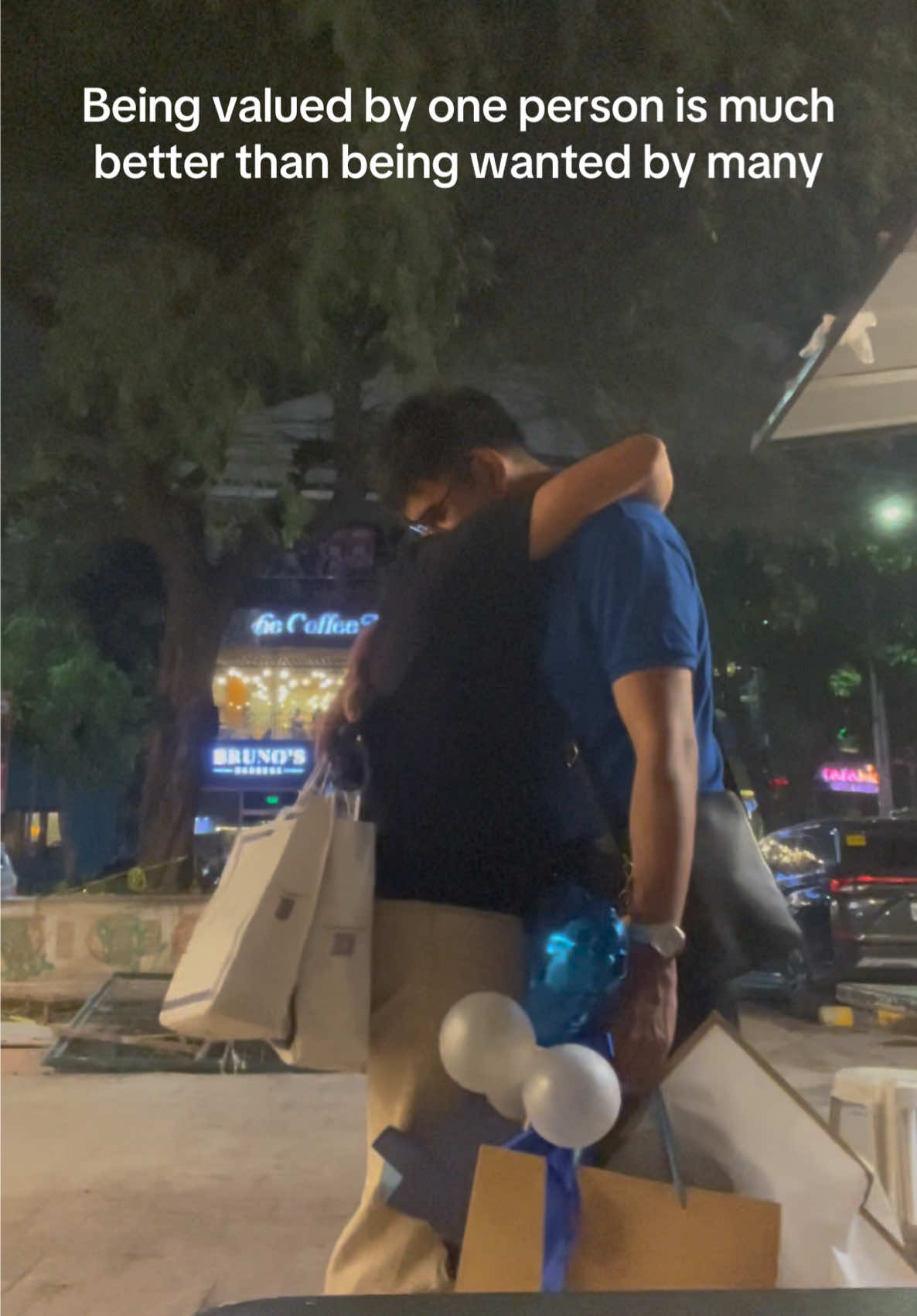 Nag-iisang tiyak sa isang libong duda 🫶🏼 Hindi mahihiyang ipakita at iparamdam sa publiko ang pagmamahal ko sayo 😚 #Love #gay #couple #lgbt #fyp 