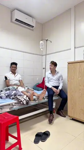 Hơn 20 năm làm rể bố mẹ mình, không biết bao nhiêu lần anh đưa người nhà bên vk đi viện, lo lắng ở viện Thái Nguyên hay xg Hà nội, những ngày mùa gặt hái cầy bừa hay tới những đám cưới? những ct lớn nhỏ bên ngoại a luôn sốt sắng quan tâm và làm.! lần đầu a bị bệnh nặng xd nằm viện lâu dài, đau đớn thật sự cả gia đình thương a lắm... Mong mọi may mắn ở bên anh , bệnh kh chuyển biến xấu và điều trị phục hồi tốt mn ạ.! a là 1 người con rể, a rể rất tốt của chúng mình.!#myphamyskin #ty_group #kemchongnangcollagenx5 #serumb5luctaoyskin @Bùi Thị Thoan review-ních mới 