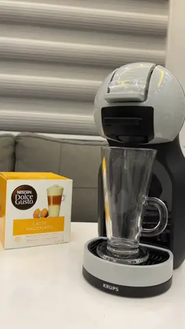 **Essa cafeteira vai mudar suas manhãs! ☕🔥   A Nescafé Dolce Gusto Mini Me prepara cafés incríveis em segundos!   Design top, preço acessível e pronta entrega!   Curte e me segue pra mais achados assim! 💥   Quer o link? Comenta “quero” ou chama no direct! 📩** #DolceGusto #CafeteiraTop #AchadoDoDia   #CaféEmCasa #PromoçãoDeCafeteira #VendaOnline   #OfertasTikTok #TikTokBrasil #AchadinhosML   #Fyp #ParaVocê #CurteESegue   #CafeteiraBarata #CasaChique #CaféViciado   #TikTokCompras #CaféTodoDia