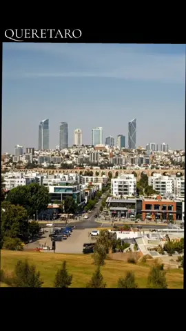 Querétaro 🇲🇽 es hoy la 3ª ciudad más competitiva de México (IMCO 2023). Tiene más de 2.3 millones de habitantes, creció 10 % en 5 años y el 86 % de su población viene de otros estados 🚀. Su Acueducto, con 74 arcos del siglo XVIII, forma parte del Patrimonio de la Humanidad por la UNESCO 🏛️. Combina historia, zonas verdes y una cara moderna con rascacielos y empresas, lo que la hace una de las ciudades con más futuro económico en el país 🌳🏙️.#turismo #queretaro #mexico🇲🇽 #inversion #viral 