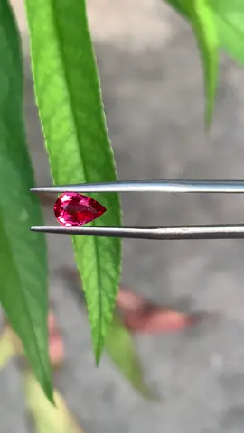 Spinel tự nhiên màu đẹp, Tl 0.75ct giá sale 480k. Lên nhẫn nữ hoặc mặt dây xinh luôn #đáquytunhienthiennhien #xuhuong 