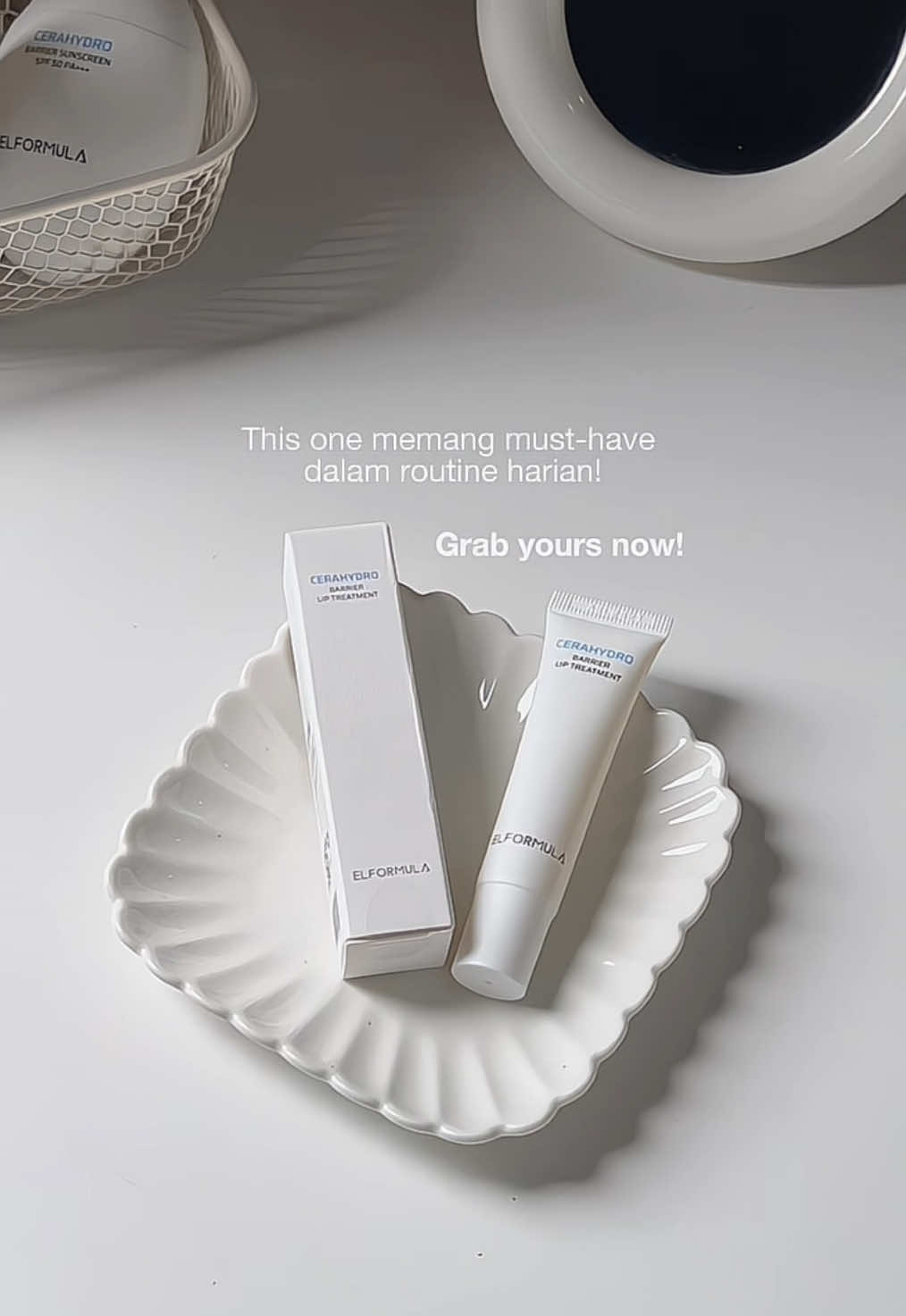 Bibir crack dah tak jadi masalah 💋 sekali sapu terus rasa moist & smooth! @Elformula Malaysia #elformula #elformulamy #elformulaliptreatment 