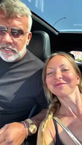 Il 15 settembre del 2005 quest’uomo mi ha portato in un posteggio ( non pensate male anche se fa ridere scritto così😅😜) mi ha dato un bacio il nostro primo bacio, e mi ha detto “ da stasera sei mia”  e come un sortilegio, nonostante i litigi, le incomprensioni, i momenti no MOLTO NO, oggi dopo vent’anni siamo così, ridiamo scherziamo ironizziamo litighiamo e poi si torna a fare pace, progettiamo sogniamo costruiamo, non voglio promesse, non voglio il per sempre forzato dettato da vincoli regole o contratti, voglio che tu stia con me solo finché ti rendo un uomo migliore, orgoglioso di me, felice spensierato e con quel sorriso che dopo vent’anni mi fa impazzire ancora❤️ 