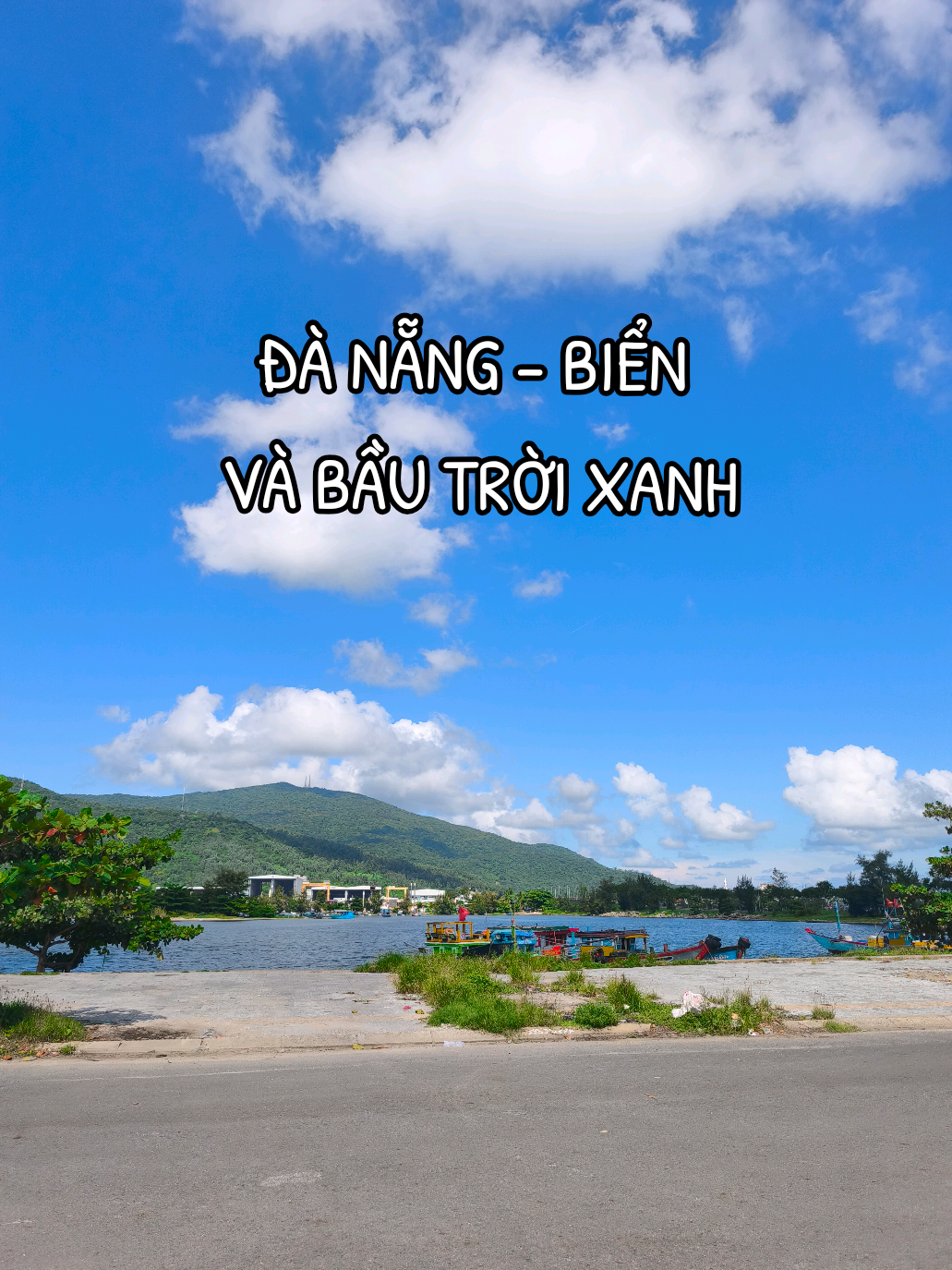 Có những giai điệu còn mãi theo năm tháng, có những con đường đi hoài không bao giờ cũ, và có những bầu trời xanh luôn luôn đẹp vô cùng ❤️❤️❤️ #thanhphodangsong #danang #vietnam 