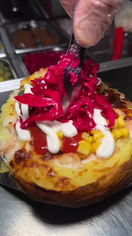 Sıcacık kumpir 🔥💛, mutluluğun tarifi: tek kaşıklık uzaklıkta 🥄❤️ #kumpir  #ankara #türkiye