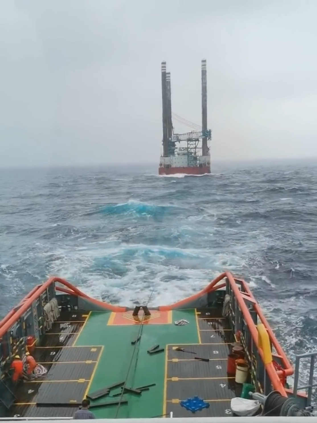 semua akan meremehkanmu saat kamu berproses, kecuali ibumu🔥🌊⚓ . . ------------------------------------------------- #oilfieldworker #drillingrig #drilling #rig #tripping #oil #floorman #derrickman #oilrig #rigging #job #northsea #ocean #interesting