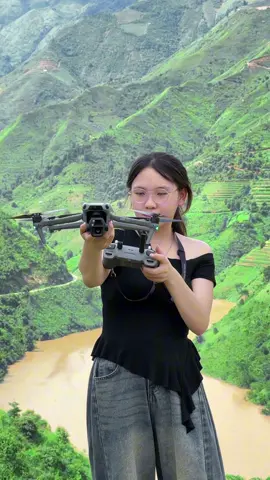 Các bác muốn tìm hiểu 1 mẫu flycam đầm , chắc , kháng gió tốt , camera sắc nét thì có thể tham khảo mẫu Air 3s của nhà DJI ạ #drone  #flycamgiare #dji #flycamvietnam #flycam4k 