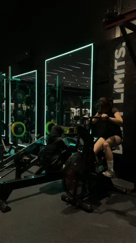 Two best friends had an ACL injury, and we gotta get up at the same time @triee  @ROXIT GYM  #acl #fyp #recovery #karate #xyzbca 