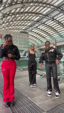 FUN!! tag dc #rema #fyp #dance #nigeriatiktok🇳🇬🇳🇬🇳🇬 @Trishh🫠 @JOAN 