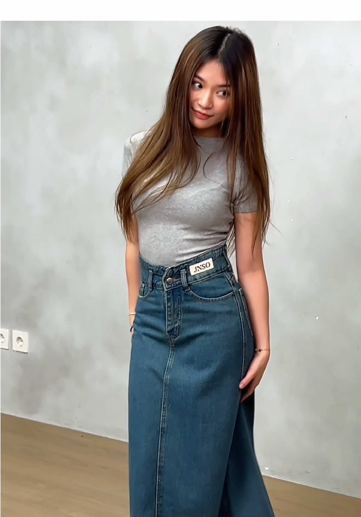 Cakep banget rok jeansnya😍✨ #TiktokShopOOTD #JinisoEntertainment #Jiniso #jeansviral  #fyp 