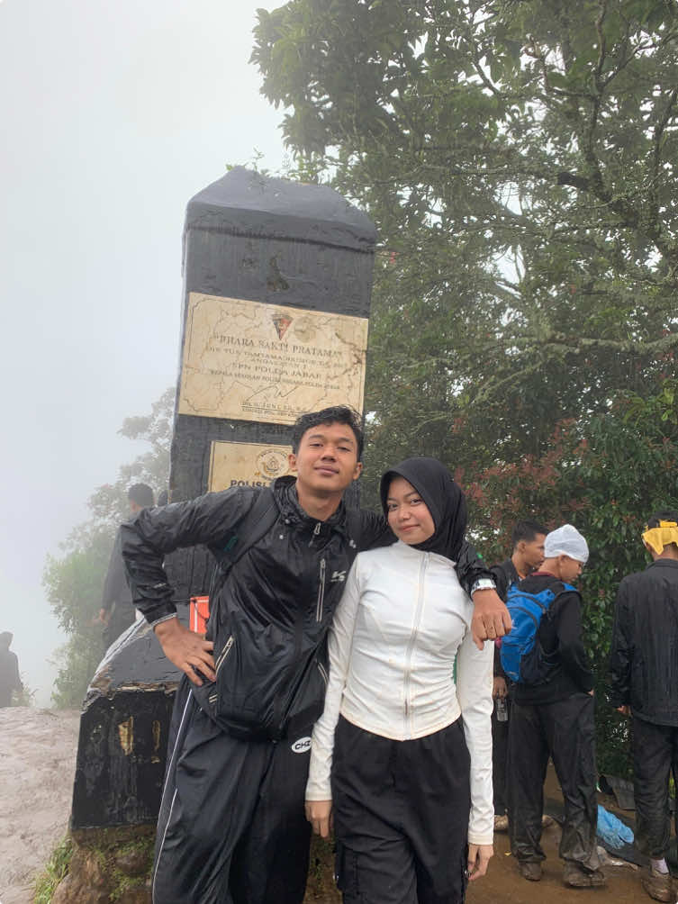 gunung yang katanya buat pemilu🤔 #fyppppppppppppppppppppppp #pendakigunung #pendaki #burangrang #tektok 
