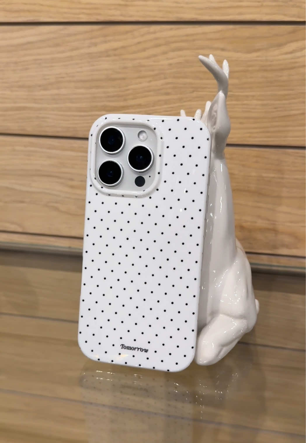 ตอนนี้แอดใช้ตัวนี้อยู่ และใช้ต่อ ชอบมาก เบามือ สีน่ารัก แต่งตัวง่าย☁️ #เคสไอโฟน บางคนได้ไปบอกว่างอน้องเป็นเคสนิ่มนะคะ พอใส่กับทรศไปเดี๋ยวจะเข้าทรงไปเองค่า บางทีเป็นจากบล็อคการผลิต ใส่ไปแปปนึงก็สวยค้าบบ ✔️ แต่ถ้าใครไม่ชอบเคสนิ่ม ร้านเค้าก็มีแบบอื่นๆในเลือกชมน้า มาดูกันได้ค่ะ❤️