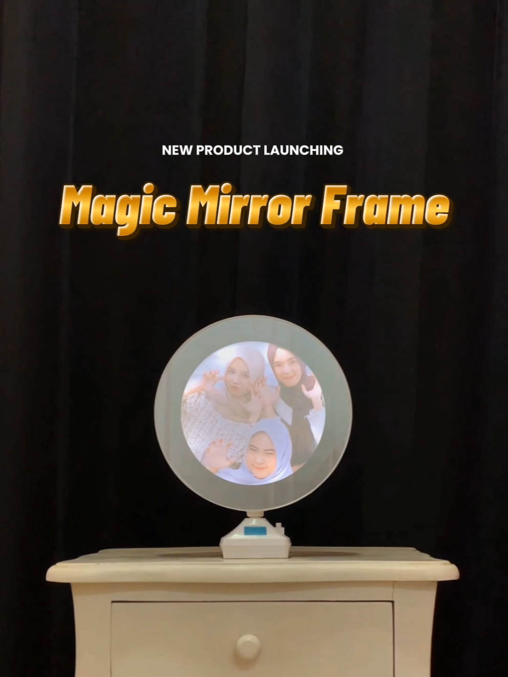 Yuk, kenalan sama *Magic Mirror Frame*!  Frame kaca kece yang bisa tampilkan foto favorit kamu ketika dinyalakan.  Bikin ruangan kamu makin berkesan  Dapatkan sekarang juga! biar momen spesial makin nyata! ✨  Info pemesanan: WhatsApp: 0812-9344-4477