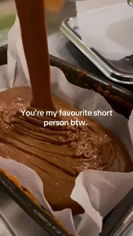 TEAD CAPTION Tag your short friend in the comments and click the link in bio for our next day delivery loaf cakes!! Cakesbyaida.com #fyp #cakesbyaida #loafcakes