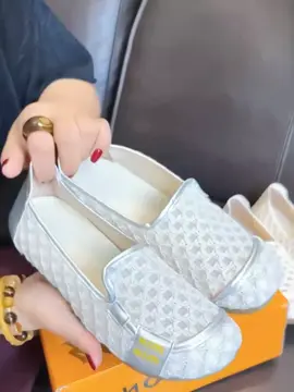 SEPATU IMPORT TERBARU #sepatupria #sneakerpria #sepatuolahraga #sepatuimport #sneakercewek 