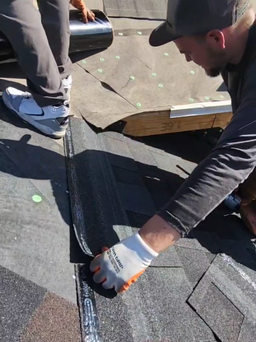 flashing up to a valley #roofing #roofer #ruferos #satisfying #fyp #foryou #fastestroofer #construction #shingles #asmr #bestroofer #viral #roofersoftiktok 
