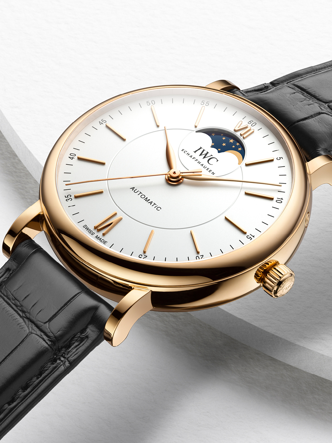 Introducing the Portofino Automatic Moon Phase (Ref. IW459403) in precious 18-carat 5N gold. A moon phase display at 12 o’clock is the highlight of this new automatic model. The complication, which depicts the ever-changing silhouette of the moon, captures the timeless character of the Portofino family. 📸 IW459403 🔗 Link in bio. #IWCschaffhausen | #IWCwatches | #Watches | #LuxuryWatches | #WatchTok | #IWC