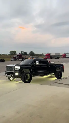 someone sell me a s300 or s400 l5p or cummins #trucktok #denali 