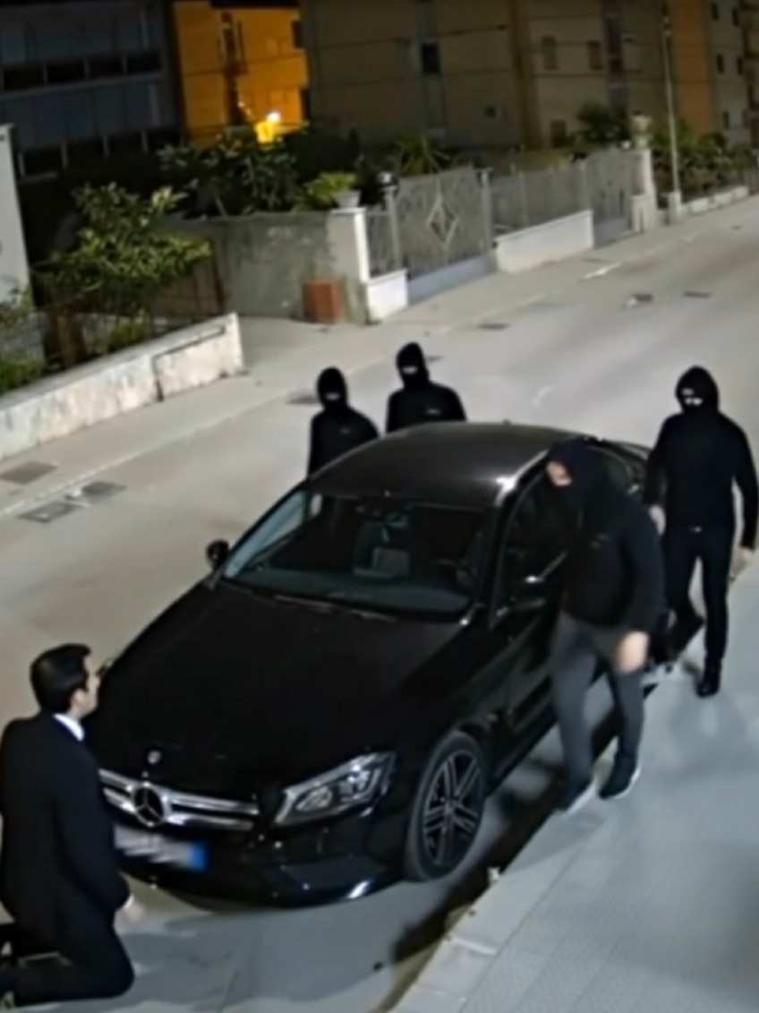 #Cerignola #Ladri #Furto #Automobile 