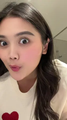 cuma sekali swipe doang? ajaib plis ini gampang bgt kalian temuin dimana mana termasuk alfamart or indomaret 😍 @Wardah Beauty Official #swipepakaiwardah #wardahwipestheday #bersihtanpaperih #wardahmicellarviral #wardahmicellarwater 