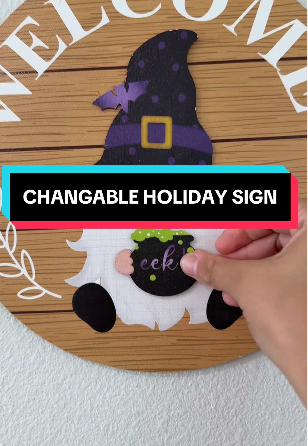 #holidaysign #changablesign #holidaydecor #walldecor #welcomedecor 