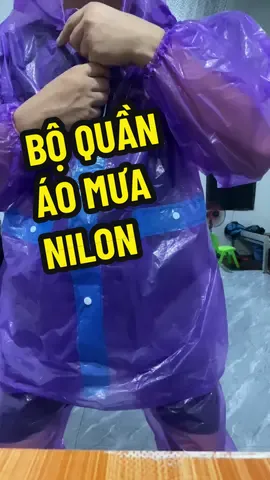 Bộ quần áo mưa nilon dùng một lần. Bộ đồ bảo hộ phòng chống dịch tả lợn châu phi. Bộ quần áo mưa chất liệu nilon dày khó rách. Bộ áo mưa túi bóng dùng một lần hoặc vài lần 