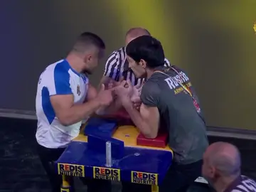 OLEG CHERKASOV VS DANIEL PROCOPCIUP LEFT ARM WORLD ARMWRESTLING CHAMPIONSHIP 💪 #armwrestler #armwrestling #championship #strong #champion 
