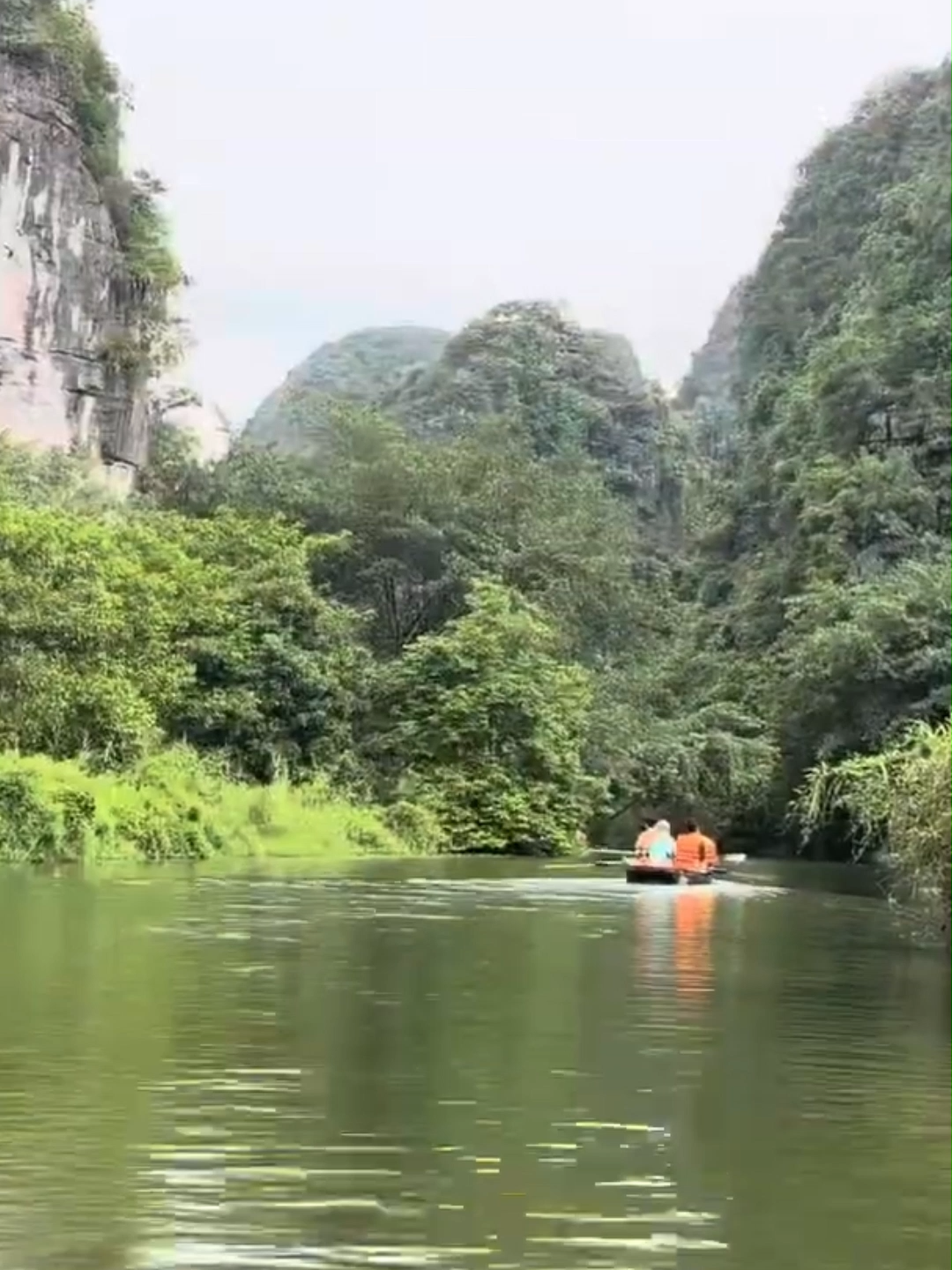 #checkinninhbinh #traveltiktok #travel #travelling #travelblogger #traveller #traveler #traveltheworld #checkinvietnam #homestay #resort #hotel #village #bungalow #ninhbinhtravel #salinahotel #newwayhomestay #trending #viral #viralvideo