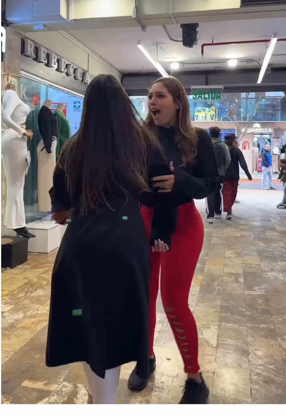 Si me vuelves a tocar, me vas a conocer 😏 Originalidad, estilo y full actitud desde Gamarra. #SexyHipJeans #peruana #MarketingDigital #EstiloOriginal 