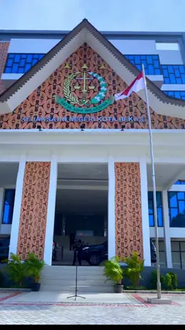 Perlakuan istimewa yang diberikan oleh Jaksa terhadap terdakwa kasus penipuan dan penggelapan sungguh diluar Nalar, korbannya banyak, kerugian besar, menjadi sorotan publik, membuat keresahan masyarakat, NAMUN TERDAKWA DIBERIKAN HAK ISTIMEWA, TIDAK DIBERLAKUKAN SAMA DENGAN TERDAKWA DENGAN KASUS SERUPA.  #kasusviral  #penipuan  #tersangka  #kejaksaan  #jaksaagung 