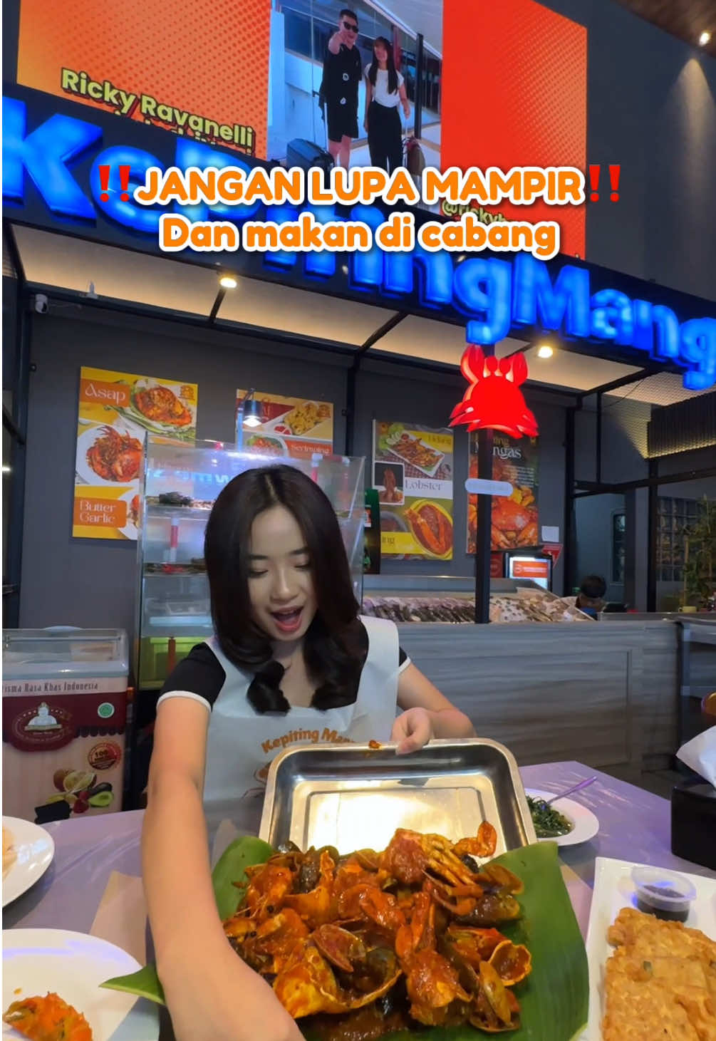 Emangnya kenapa sih kalo ke Istana Buah makan kepiting?🤣🧐 Padahal kan makan kepiting bisa dimanapun yaa😅 apalagi makan’nya Kepiting Mangas dijamin enak dan bikin nagihh😍 ⬇️KEPITING MANGAS BARU⬇️ 📍: Jl. Taman Sompok No 5, Semarang ⏰: 10.30 - 22.00 ⬇️CABANG KEPITING MANGAS⬇️ 📍: Istana Buah Siliwangi #kepitingmangas #kulinersemarang #semarang #kepitingjumbo #seafood  