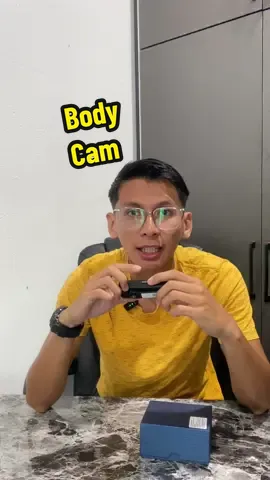 Body cam ni kena guna sim card untuk turn on kan dia. Kalau nak record apa apa tanpa guna phone, boleh pakai yang ni. Kira macam CCTV dekat badan. . #bodycam #bodycamera #kamerabadan #cctvcamera #bodycamfootage 