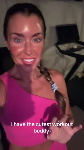 The cutest workout buddy ever #workout #morningroutine #workoutbuddy 