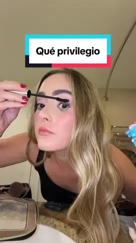 Feliz lunes ✨ Esta semana recuerda que mucho de lo que hoy parece obligación… en realidad es un privilegio. 💫 Agradecer y apreciar cada oportunidad que la vida nos regala. 🙌 Ejemplos:  Qué privilegio tener que arreglarme para ir a trabajar.  Qué privilegio tener que cocinar todos los días. Qué privilegio terminar agotada por trabajar en sueños que yo misma me propuse. Qué privilegio tener que hacer ejercicio. Qué privilegio tener que ordenar y limpiar mi casa.