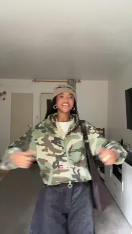 yea this jacket is doing sum to me #OOTD #outfitinspo #outfitcheck #fashiontiktok #fyp 