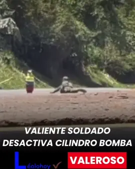 Un soldado, un héroe sin capa, arriesgando su vida para salvar la de miles. 🇨🇴💛💙❤️ No siempre los héroes están en películas… a veces están en nuestras carreteras, enfrentando el miedo con valentía. 🙌 Respeto eterno a quienes dan todo por protegernos. 🫡🔥 #SoldadoValiente #HéroesDeColombia #EjércitoNacional #GrupoMarte #Valentía           