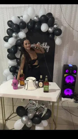 Meus 20 tão 🤍🖤