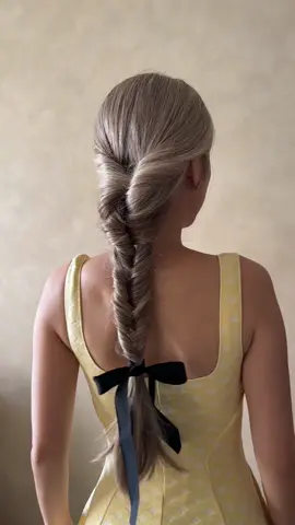 Quick fishtail braid  #easyhairstyles #schoolhairstyles #hairhacks #braidstutorial 