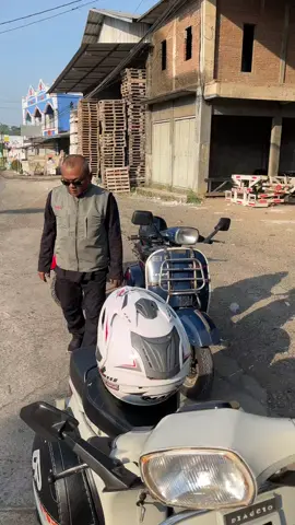 Penuh resiko, gowo pespa resiko mogok, gowo metik resiko di buly, 😂 #vespanan #vespaindonesia #vespa 