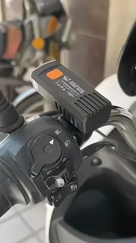 Đèn chiếu sáng cho xe đạp, siêu sáng. #denchieusangxedap #denganxedap #denxedap #tienich #muataitiktokshop 