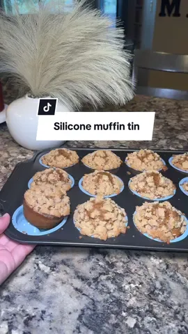 How cool are these muffin tins 😌 #muffinpan #silicone #siliconepan #baking #bakingtiktok #pans #kitchengadgets #muffins #fallbaking #kitchenessentials #bakinghacks #muffintin #kitchenware #bakingtips 