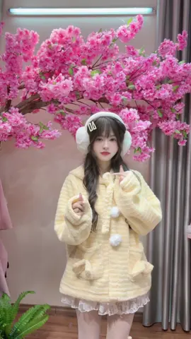 Áo khoác lông cừu màu vàng gà con xinh lắmm 🐣 #kozoda #viraltiktok #xh #viralvideo #aokhoac 